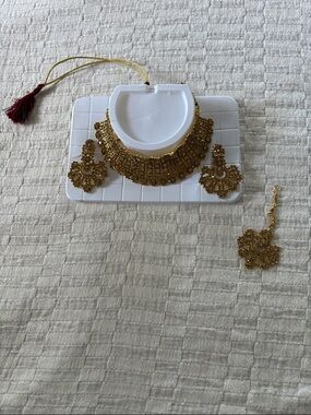 Gold Women’s Bridal Necklace Set by